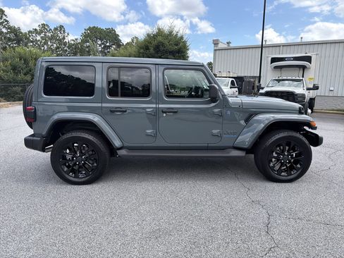 Used 2025 Jeep Wrangler Unlimited Sahara w/ Safety Group AWD/4WD image 9