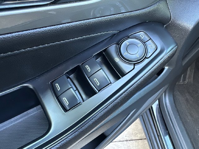 Used 2023 Chevrolet Traverse LT FWD image 18