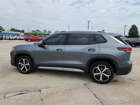 New 2025 Volkswagen Tiguan SE image 7