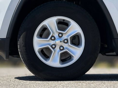 Used 2017 Jeep Grand Cherokee Laredo w/ Quick Order Package 23E image 29