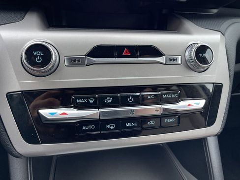 Certified 2022 Ford Explorer 4WD image 12