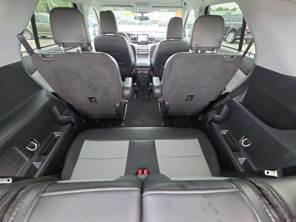 Used 2023 Ford Explorer XLT w/ Equipment Group 202A AWD/4WD image 42