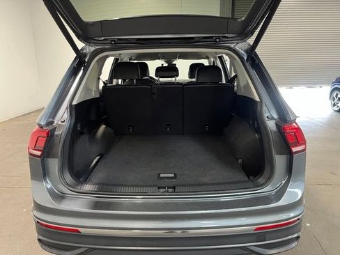 Used 2024 Volkswagen Tiguan SE AWD/4WD image 16