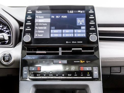 Used 2021 Toyota Avalon XLE w/ Moonroof Package FWD image 18