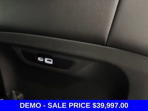 Used 2026 Chrysler Pacifica Select FWD image 19