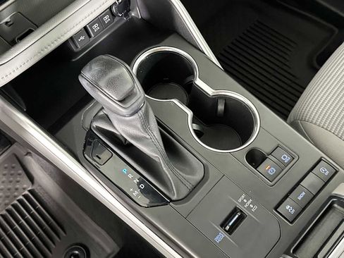 Used 2021 Toyota Highlander L image 21