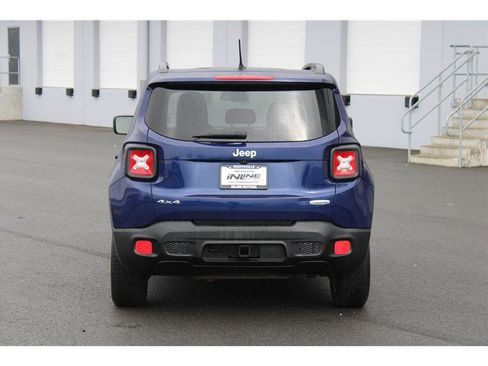 Used 2017 Jeep Renegade Latitude image 3