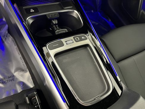 New 2025 Mercedes-Benz GLB 250 image 21