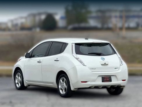 Used 2015 Nissan Leaf SV image 10