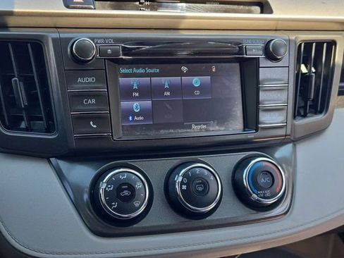 Used 2015 Toyota RAV4 LE FWD image 19