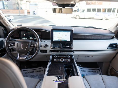 Used 2018 Lincoln Navigator Select w/ Technology Package image 14