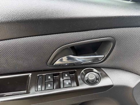 Used 2014 Chevrolet Cruze LT image 11