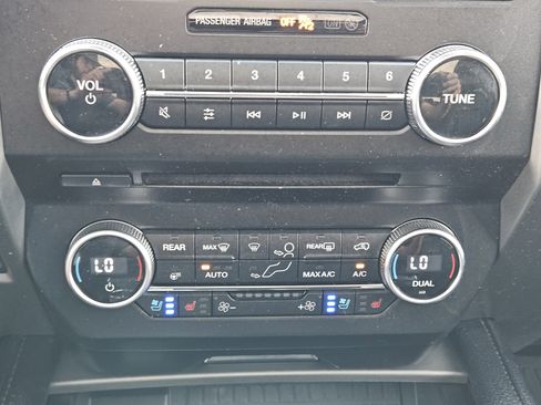 Used 2018 Ford Expedition Max XLT w/ Equipment Group 202A AWD/4WD image 19