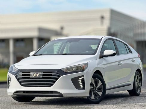 Used 2018 Hyundai Ioniq SEL w/ SEL Tech Package 02 FWD image 2