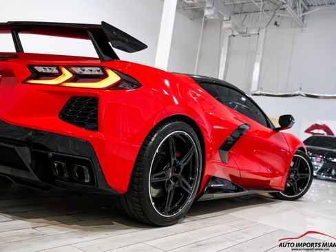 Used 2021 Chevrolet Corvette Stingray Coupe w/ Z51 Performance Package RWD image 40