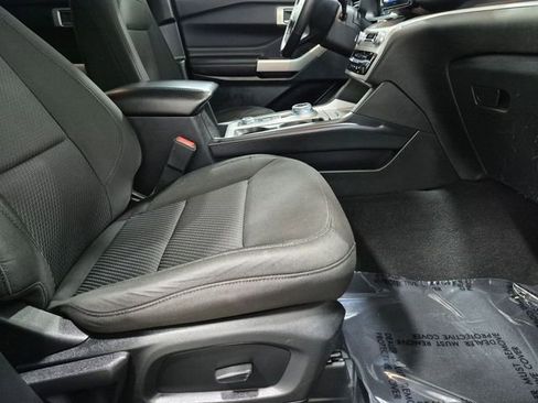 Used 2023 Ford Explorer XLT AWD/4WD image 19