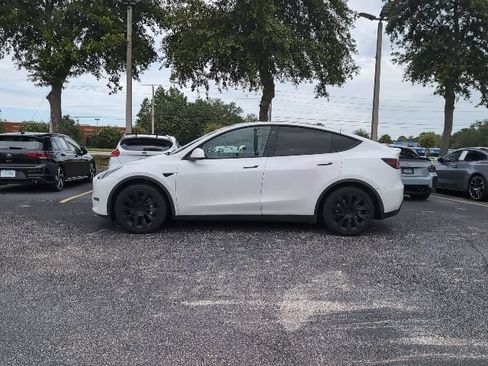 Used 2022 Tesla Model Y Long Range AWD/4WD image 3