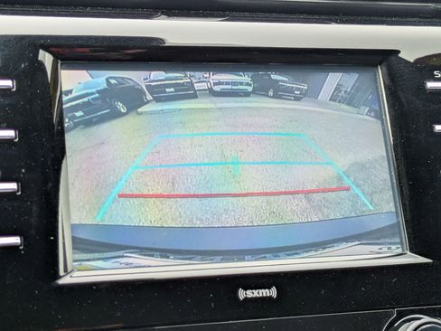 Used 2020 Toyota Camry SE image 19