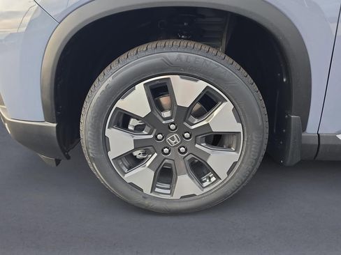 New 2026 Honda Pilot Touring image 9