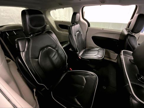 Used 2023 Chrysler Pacifica Limited image 26
