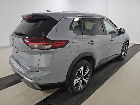 Used 2024 Nissan Rogue SL FWD image 2