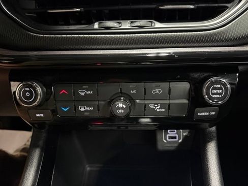 Used 2025 Jeep Compass Latitude w/ Altitude Special Edition AWD/4WD image 38