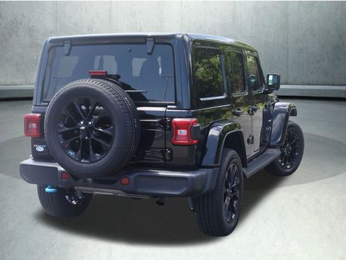 Used 2022 Jeep Wrangler Unlimited Sahara w/ Cold Weather Group AWD/4WD image 9
