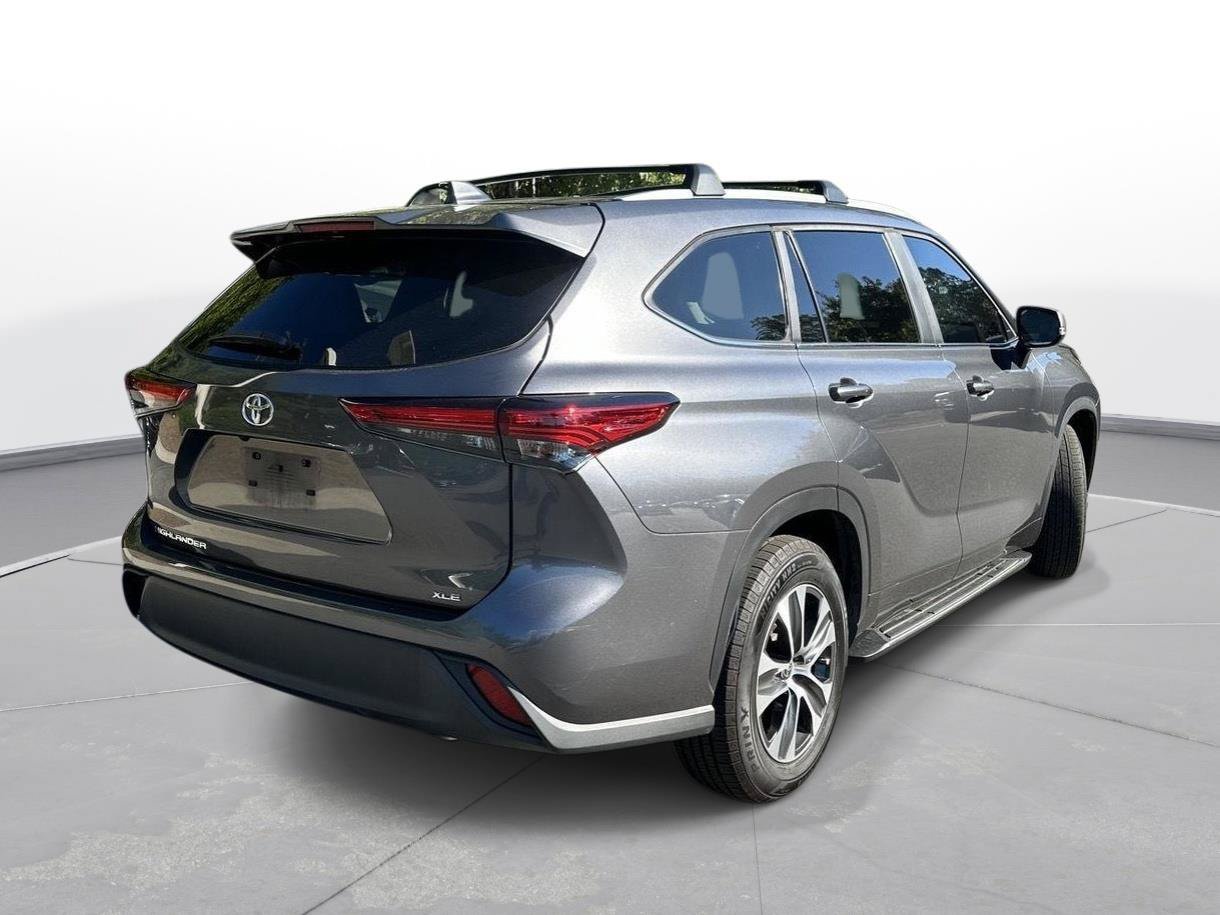Used 2023 Toyota Highlander XLE FWD image 6