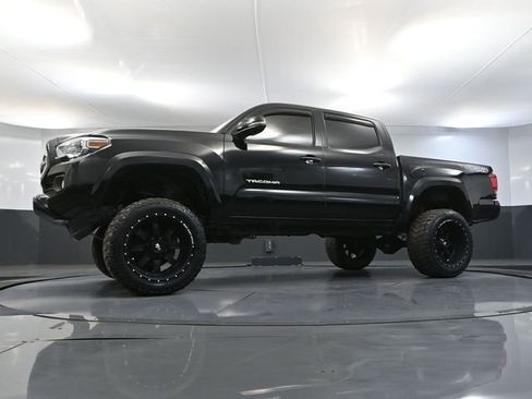 Used 2017 Toyota Tacoma TRD Sport w/ Tow Package image 53