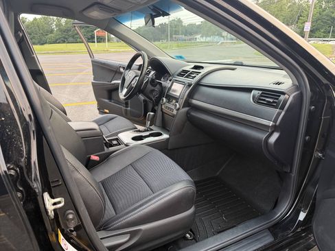 Used 2014 Toyota Camry SE FWD image 13