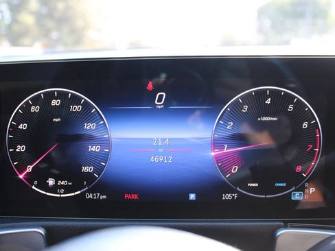 Used 2025 Mercedes-Benz GLB 250 4MATIC image 16