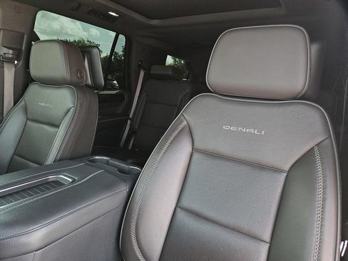Used 2021 GMC Yukon Denali w/ Denali Premium Package AWD/4WD image 27