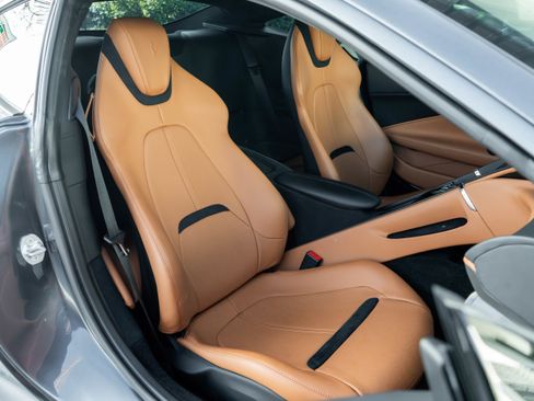 Used 2021 Ferrari Roma RWD image 32