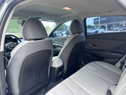 Used 2025 Hyundai Elantra Limited image 14