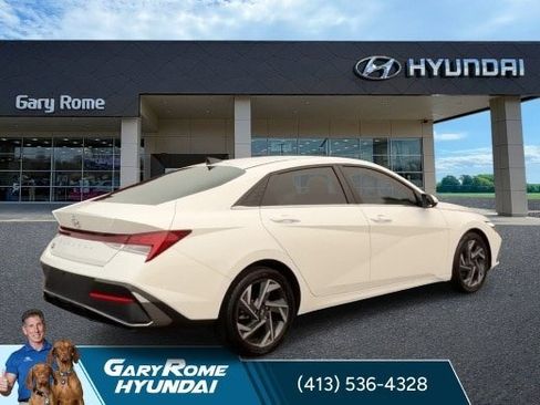 Used 2024 Hyundai Elantra SEL w/ Convenience Package FWD image 8