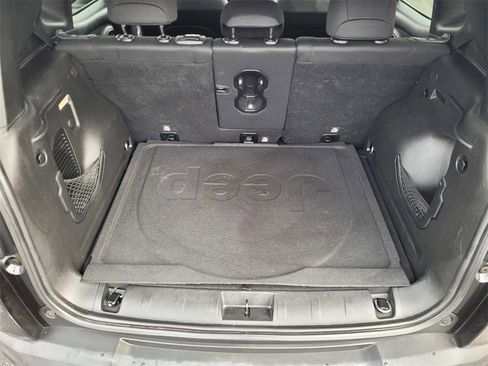 Used 2018 Jeep Renegade Altitude w/ UConnect 8.4 Nav Group image 7