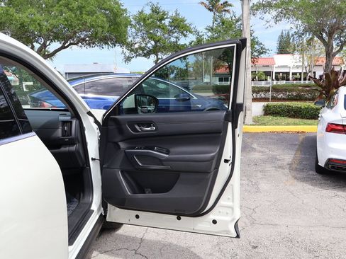 Used 2024 Nissan Pathfinder SL FWD image 25