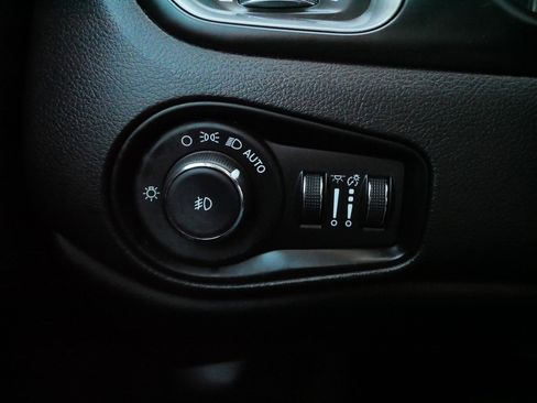 Used 2022 Jeep Renegade Latitude w/ Convenience Group image 24