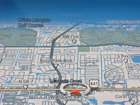 Used 2023 BMW 330i Sedan w/ Premium Package image 24