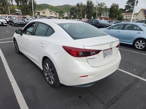 Used 2018 MAZDA MAZDA3 Touring image 3