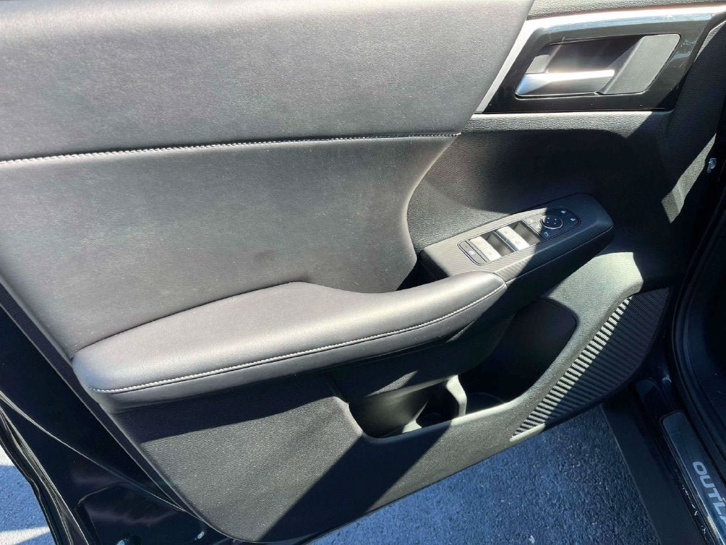 Used 2024 Mitsubishi Outlander SE AWD/4WD image 24