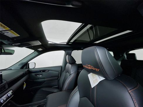 New 2025 Honda Pilot TrailSport image 7