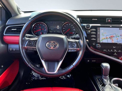 Used 2019 Toyota Camry XSE image 5