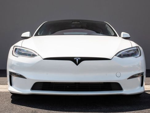 Used 2021 Tesla Model S Plaid image 4