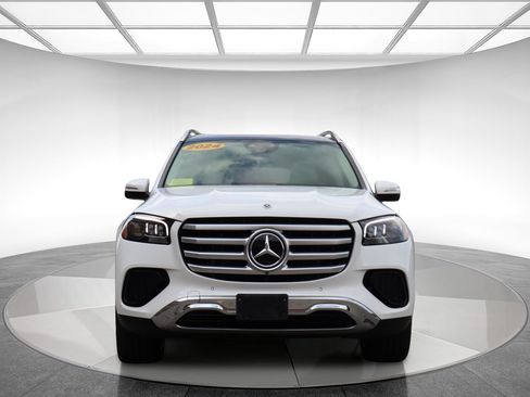 Used 2024 Mercedes-Benz GLS 450 4MATIC image 2