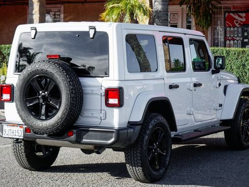 Used 2023 Jeep Wrangler Sahara image 12