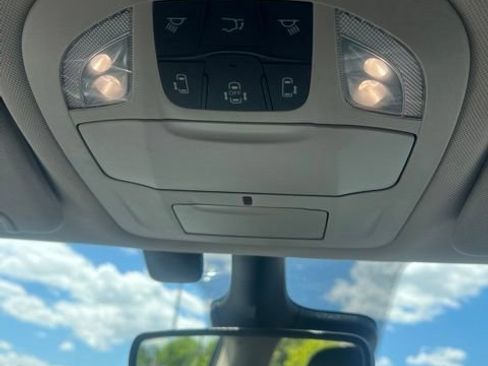 Used 2022 Chrysler Pacifica Touring-L w/ Uconnect Theater Family Group FWD image 20