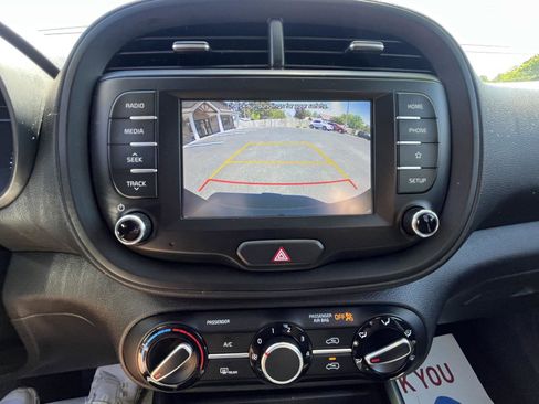 Used 2020 Kia Soul LX FWD image 8