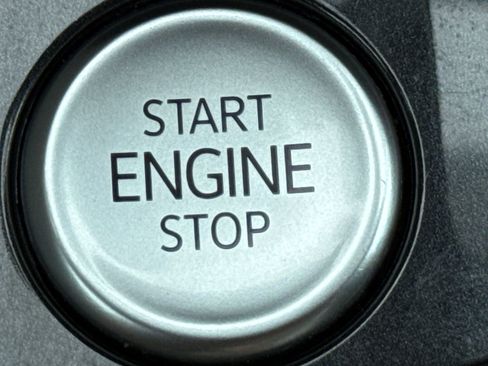 Certified 2022 Volkswagen Tiguan SE image 36