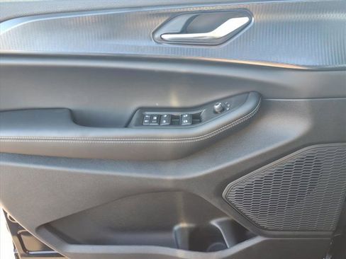 New 2025 Jeep Grand Cherokee Altitude image 13